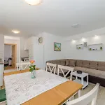 Robinson Apartment Podvrsje
