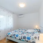 Robinson Apartment *