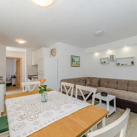 Robinson Appartamento Podvrsje